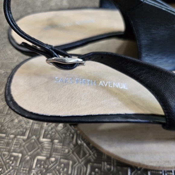 🐢 SAKS FIFTH AVENUE BLACK LEATHER SLINGBACKS Size 10 2.5" Heel - Picture 10 of 17